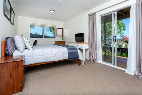 Photo of property in 1/16 Tamahere Drive, Glenfield, Auckland, 0629
