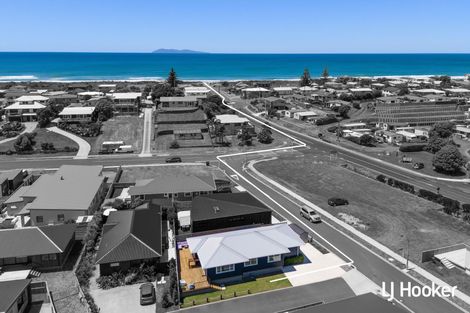Photo of property in 8 Sandy Place, Waihi Beach, 3611