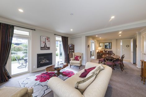 Photo of property in 7 Fairway Grove, Hokowhitu, Palmerston North, 4410