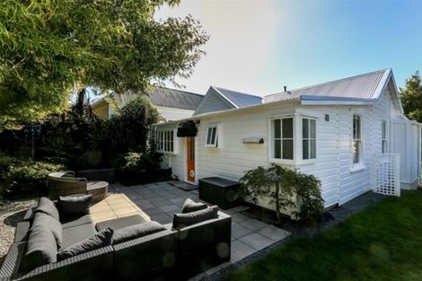 Photo of property in 18 Bracken Street, New Plymouth, 4310