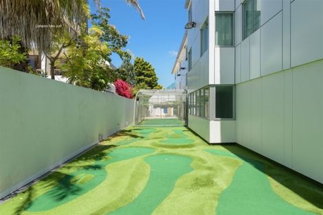 Photo of property in 136 Marine Parade, Bluff, 9814