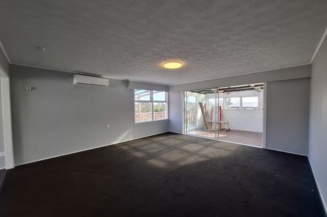 Photo of property in 1/23 Drome View Place, Beach Haven, Auckland, 0626