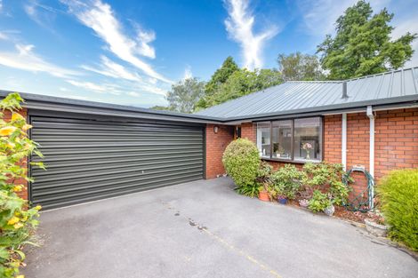 Photo of property in 2/215 Memorial Avenue, Burnside, Christchurch, 8053