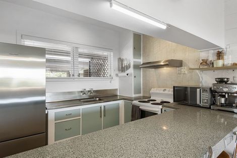 Photo of property in 2/289 Glenfield Road, Glenfield, Auckland, 0629