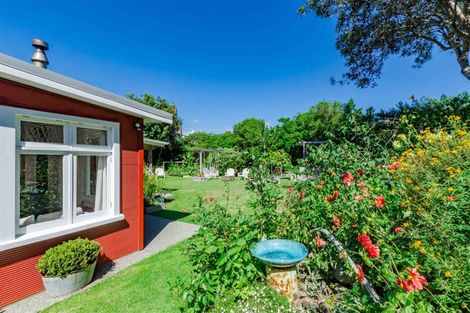 Photo of property in 42 Field Way, Waikanae Beach, Waikanae, 5036