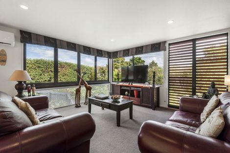 Photo of property in 3/71 Pupuke Road, Northcote, Auckland, 0627