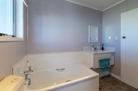 Photo of property in 14 Brown Terrace, Foxton Beach, Foxton, 4815