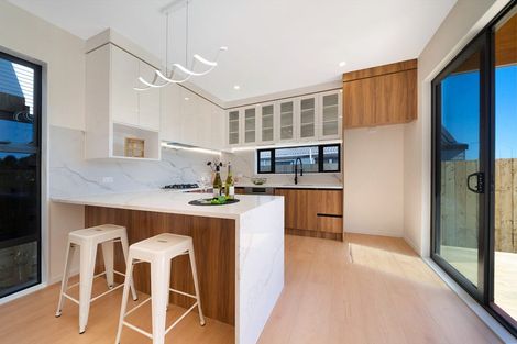 Photo of property in 53 Meadowood Drive, Unsworth Heights, Auckland, 0632
