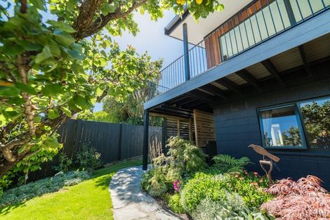 Photo of property in 18 Poplar Drive, Kelvin Heights, Queenstown, 9300
