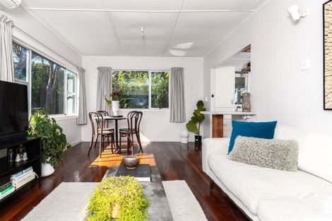 Photo of property in 8a Government Road, Raglan, 3225