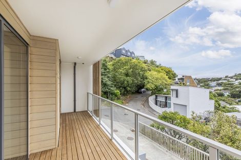 Photo of property in 4/63 Tiketike Way, Brooklyn, Wellington, 6021