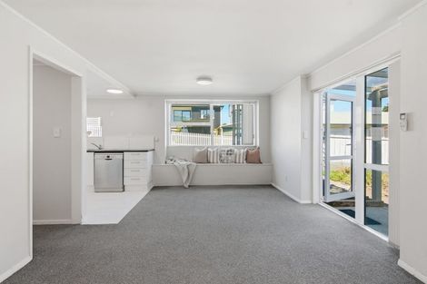Photo of property in 1/862 East Coast Road, Northcross, Auckland, 0630