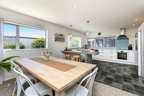 Photo of property in 130a Wairau Road, Oakura, 4314