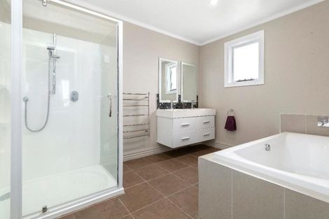 Photo of property in 2/150 Tirohanga Road, Tirohanga, Lower Hutt, 5010