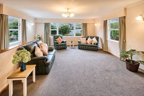 Photo of property in 16 Clematis Grove, Maungaraki, Lower Hutt, 5010