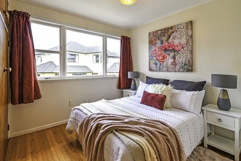 Photo of property in 16 Penruddocke Road, Half Moon Bay, Auckland, 2012