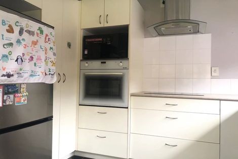 Photo of property in 33 Ginders Drive, Massey, Auckland, 0614