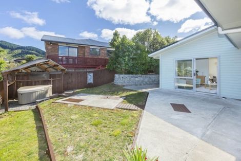 Photo of property in 4 Ronald Scott Grove, Riverstone Terraces, Upper Hutt, 5018