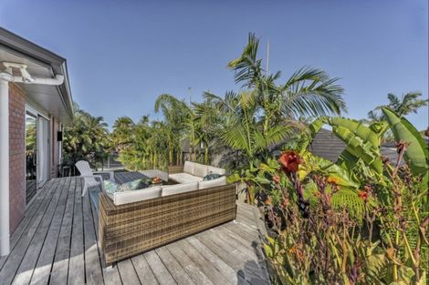 Photo of property in 6 Canonbie Place, East Tamaki Heights, Auckland, 2016