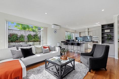 Photo of property in 12 Bur Oak Terrace, Schnapper Rock, Auckland, 0632