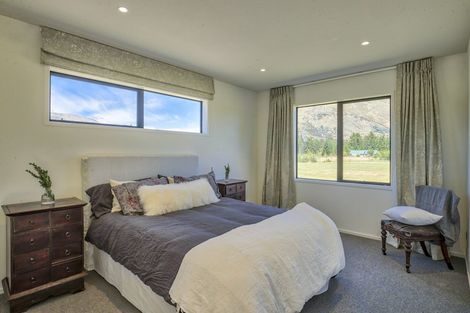 Photo of property in 2 Little Orchard Way, Wanaka, 9382