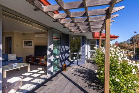 Photo of property in 6 Weka Place, Picton, 7220