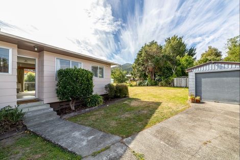 Photo of property in 8 Kowhai Grove, Featherston, 5710