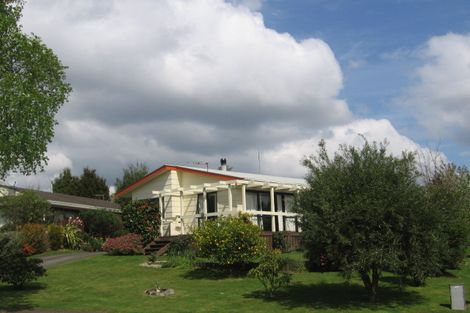 Photo of property in 17 Waitawa Place, Lynmore, Rotorua, 3010