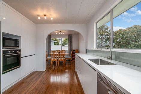 Photo of property in 72 Reynella Drive, Massey, Auckland, 0614