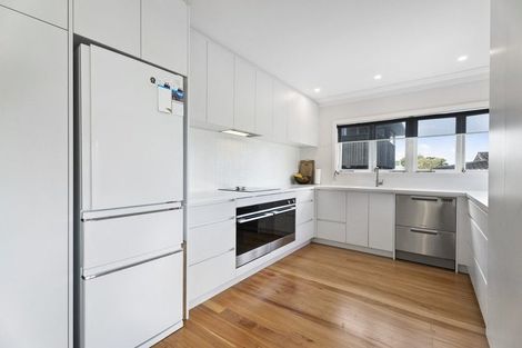 Photo of property in 55 Seaview Road, Castor Bay, Auckland, 0620