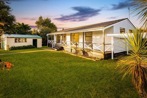 Photo of property in 7 Serwayne Place, Sunnyvale, Auckland, 0612