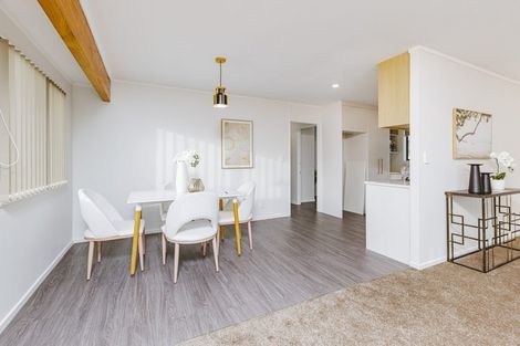 Photo of property in 2/31 Sutton Crescent, Papakura, 2110