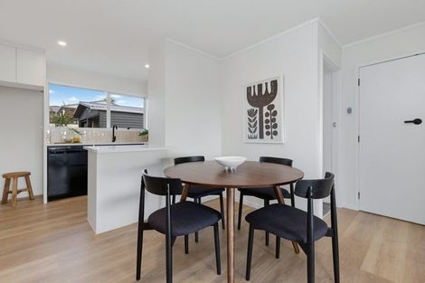 Photo of property in 2/33 Butterworth Drive, Glendene, Auckland, 0602