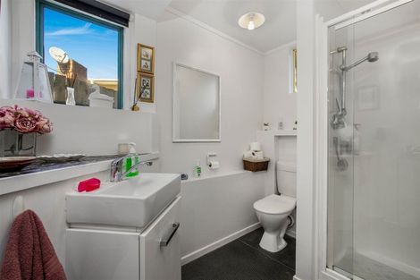 Photo of property in 32 Routley Drive, Glen Eden, Auckland, 0602