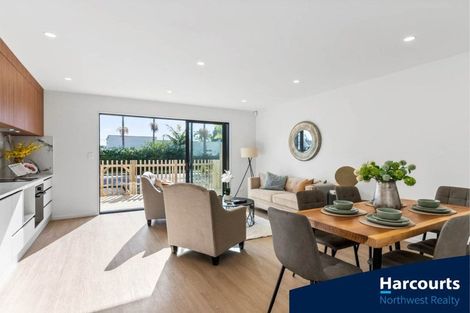 Photo of property in 5/18 Ranui Station Road, Ranui, Auckland, 0612