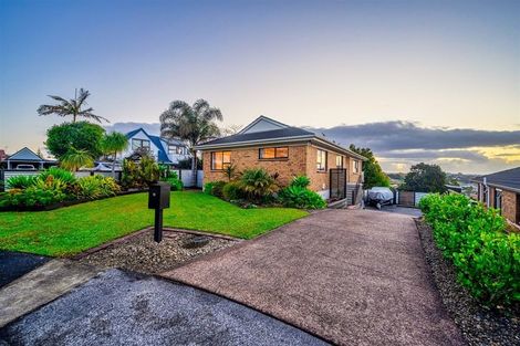 Photo of property in 19 Glenshee Place, Highland Park, Auckland, 2010