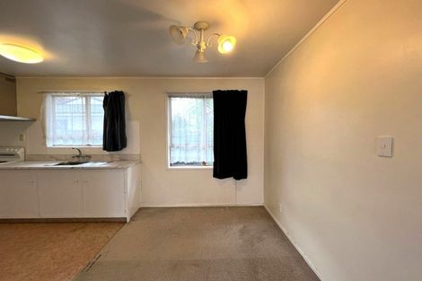 Photo of property in 2/43 Challen Close, Conifer Grove, Takanini, 2112