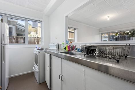 Photo of property in Victoria Court, 4/4 Queen Street, Mount Victoria, Wellington, 6011