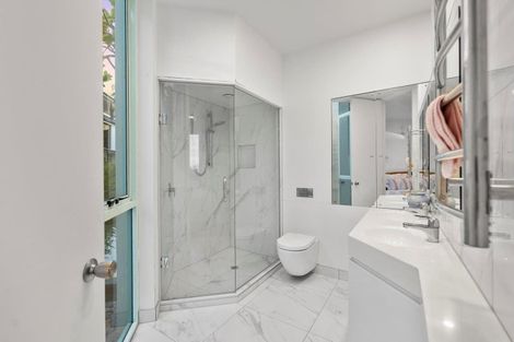 Photo of property in 1/9 The Esplanade, Castor Bay, Auckland, 0620