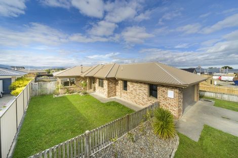 Photo of property in 55 Peppertree Glade, Kelvin Grove, Palmerston North, 4414