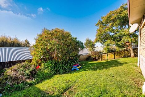 Photo of property in 11 Plumstead Rise, Glen Eden, Auckland, 0602