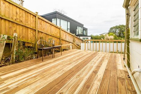 Photo of property in 2/78 Seaview Road, Castor Bay, Auckland, 0620