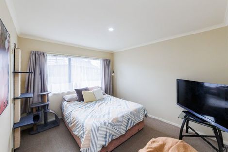 Photo of property in 1 Crewe Crescent, Hokowhitu, Palmerston North, 4410