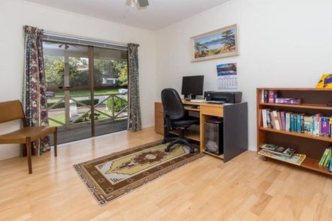 Photo of property in 6 Orinda Close, Botany Downs, Auckland, 2010