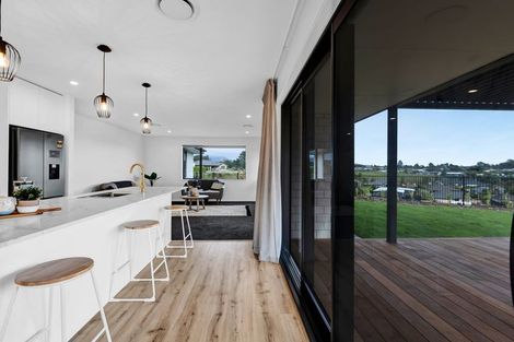 Photo of property in 8 Ponga Place, Highlands Park, New Plymouth, 4312