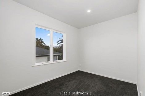 Photo of property in 3/4313 Great North Road, Glendene, Auckland, 0602