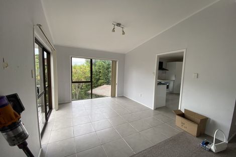 Photo of property in 43 Deverell Place, Northcross, Auckland, 0632