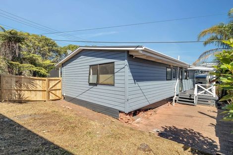 Photo of property in 1/9 Titoki Street, Te Atatu Peninsula, Auckland, 0610