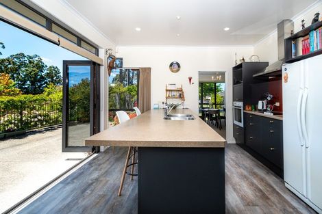 Photo of property in 56 Sapperton Drive, Henderson, Auckland, 0612