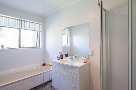 Photo of property in 5a Waimarie Avenue, Paraparaumu, 5032